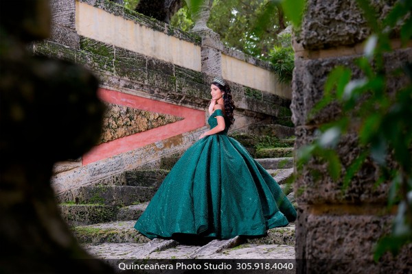 Quinceañera Photography Miami - Creative Photoshoots with 400+ Dresses